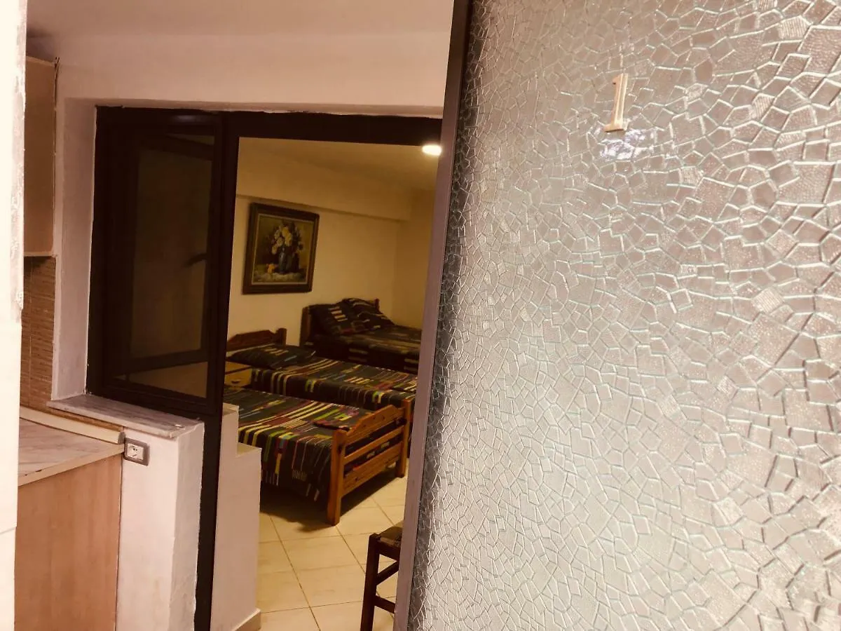 Konukevi Dhoma Plazhi Otel Spille